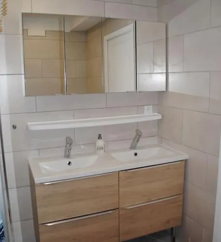 A L Abri Des Embruns